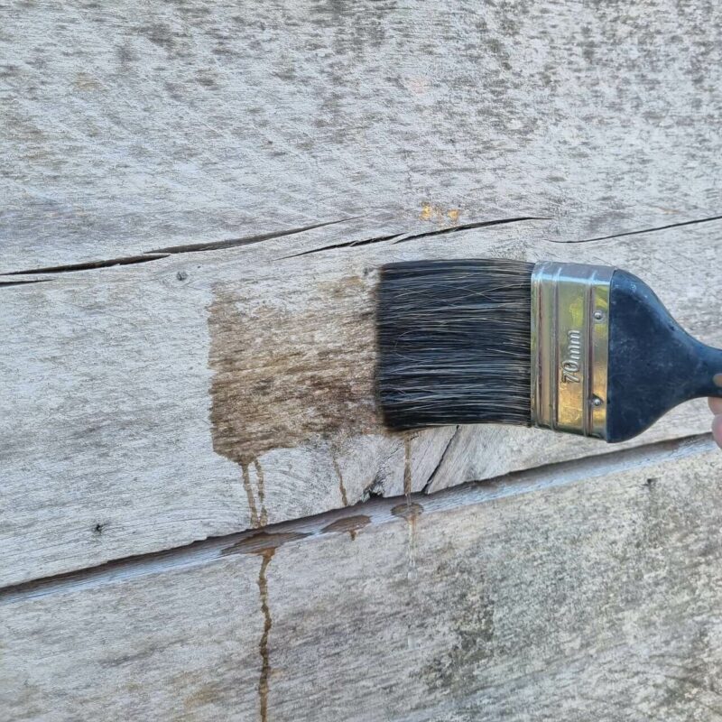 Application huile bois Loriaux sur bois extérieur